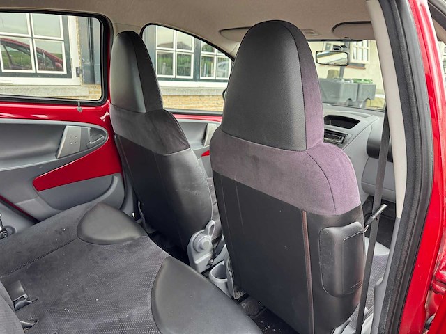Toyota aygo 1.0-12v aspir. red air automaat 09-nhh-1 - afbeelding 18 van  18