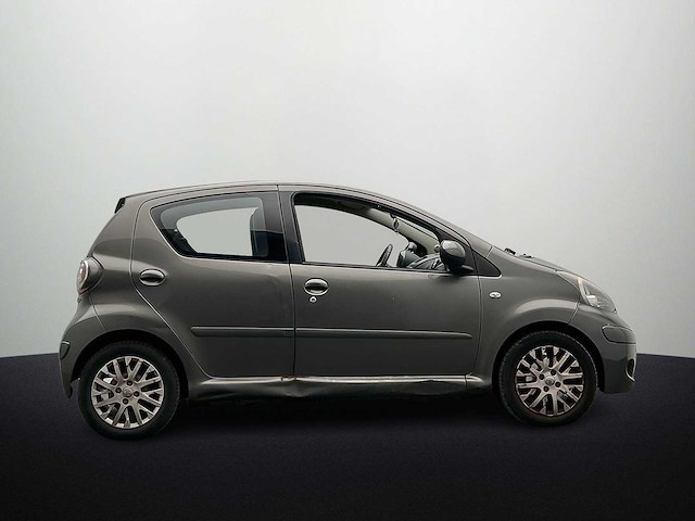 Toyota aygo 1.0-12v aspiration green 2010 - afbeelding 2 van  19