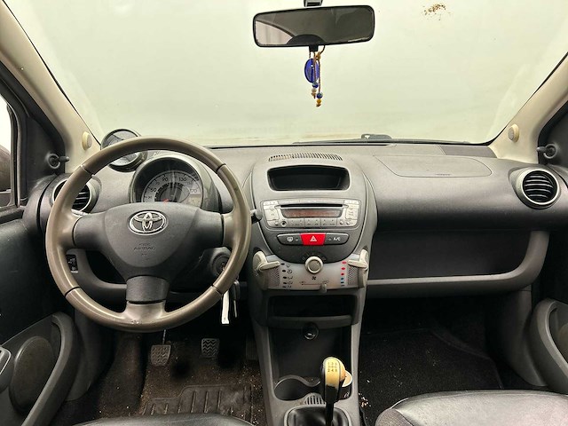 Toyota aygo 1.0-12v aspiration green 2010 - afbeelding 8 van  19