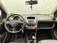 Toyota aygo 1.0-12v aspiration green 2010 - afbeelding 8 van  19