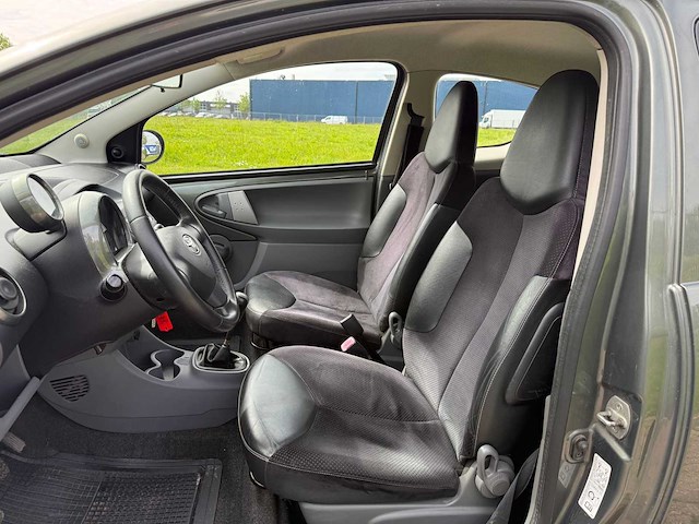Toyota aygo 1.0 12v aspiration green, 41-ktj-8 - afbeelding 11 van  14