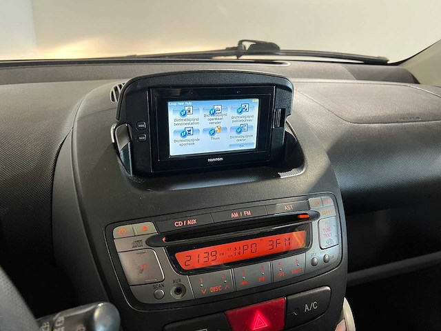 Toyota aygo 1.0-12v aspiration navigator, k-503-st - afbeelding 2 van  21
