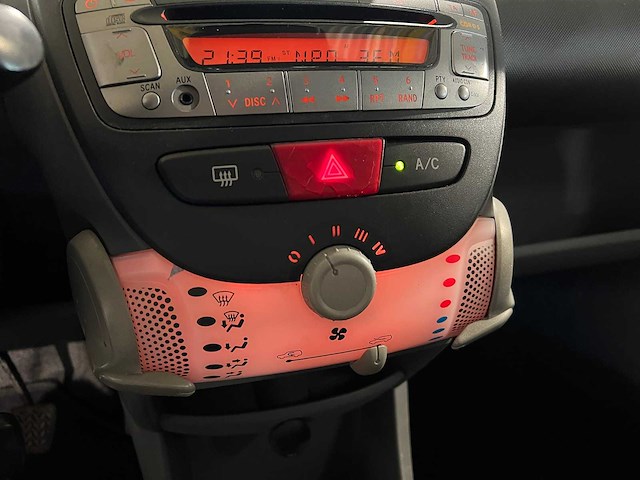 Toyota aygo 1.0-12v aspiration navigator, k-503-st - afbeelding 3 van  21