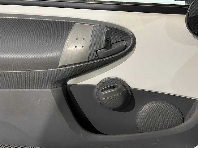 Toyota aygo 1.0-12v aspiration navigator, k-503-st - afbeelding 5 van  21