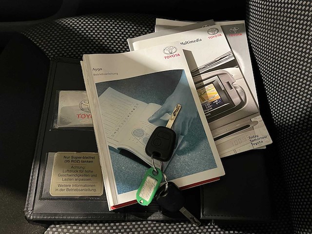 Toyota aygo 1.0-12v aspiration navigator, k-503-st - afbeelding 7 van  21