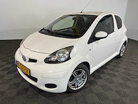 Toyota aygo 1.0-12v aspiration navigator, k-503-st - afbeelding 1 van  21