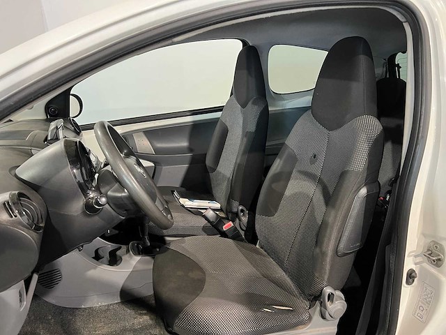 Toyota aygo 1.0-12v aspiration navigator, k-503-st - afbeelding 18 van  21