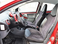 Toyota aygo 1.0-12v aspiration red 2010, 72-nsv-8 - afbeelding 2 van  18