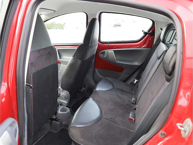 Toyota aygo 1.0-12v aspiration red 2010, 72-nsv-8 - afbeelding 4 van  18