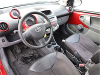 Toyota aygo 1.0-12v aspiration red 2010, 72-nsv-8 - afbeelding 18 van  18