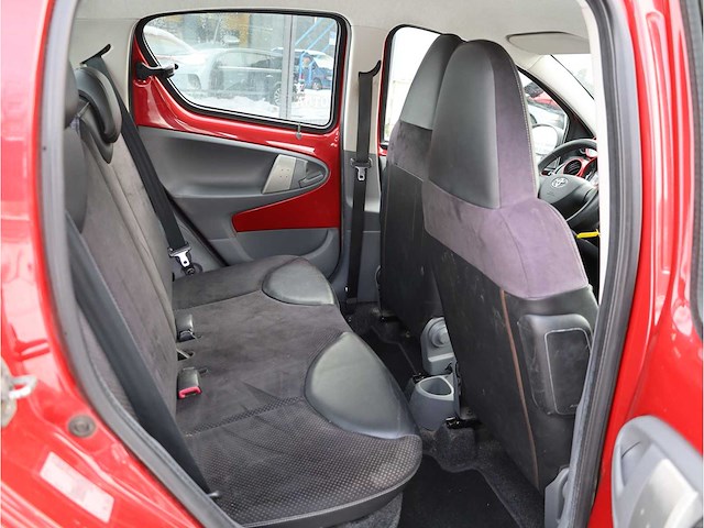 Toyota aygo 1.0-12v aspiration red 2010, 72-nsv-8 - afbeelding 7 van  18