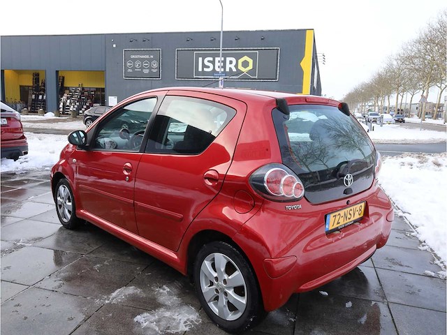 Toyota aygo 1.0-12v aspiration red 2010, 72-nsv-8 - afbeelding 12 van  18