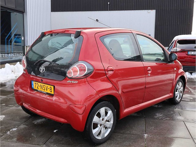 Toyota aygo 1.0-12v aspiration red 2010, 72-nsv-8 - afbeelding 14 van  18