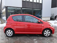 Toyota aygo 1.0-12v aspiration red 2010, 72-nsv-8 - afbeelding 15 van  18