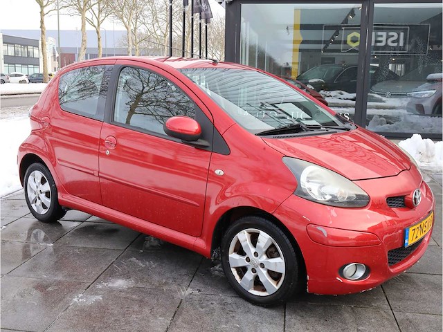 Toyota aygo 1.0-12v aspiration red 2010, 72-nsv-8 - afbeelding 16 van  18