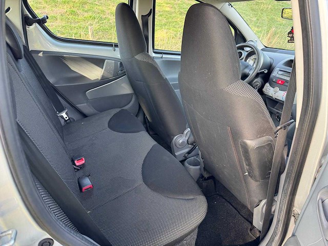 Toyota aygo 1.0-12v comfort 5 deurs 47-lrv-1 - afbeelding 2 van  15