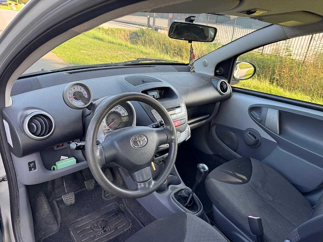 Toyota aygo 1.0-12v comfort 5 deurs 47-lrv-1 - afbeelding 13 van  15