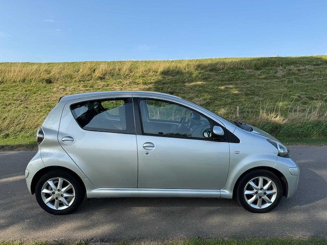 Toyota aygo 1.0-12v comfort 5 deurs 47-lrv-1 - afbeelding 11 van  15