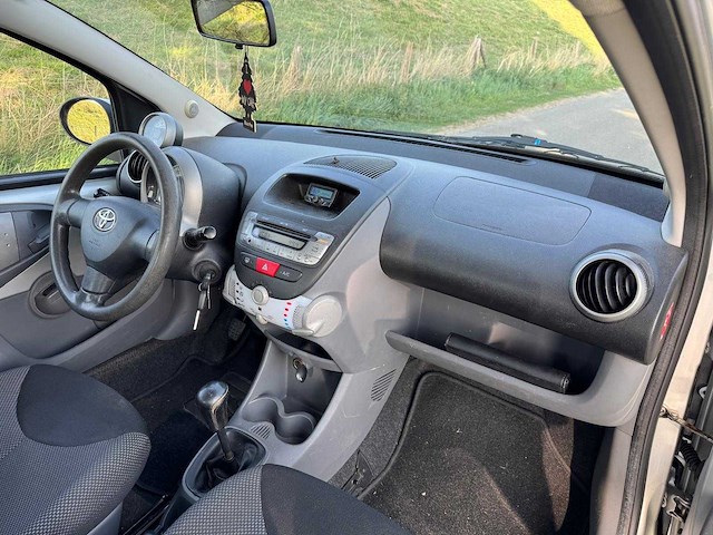 Toyota aygo 1.0-12v comfort 5 deurs 47-lrv-1 - afbeelding 10 van  15