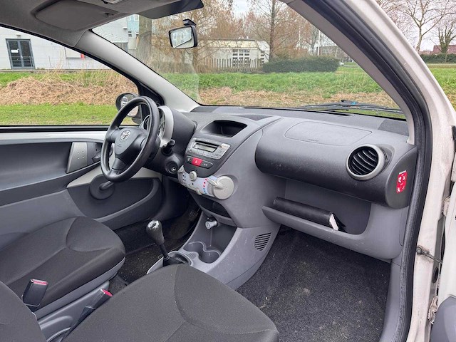 Toyota aygo 1.0 12v cool, 35-phf-4 - afbeelding 4 van  6