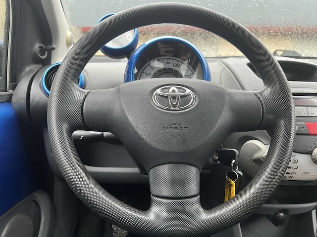 Toyota aygo 1.0-12v dynamic blue 5-deurs | 34-ksv-7 - afbeelding 2 van  22