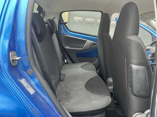 Toyota aygo 1.0-12v dynamic blue 5-deurs | 34-ksv-7 - afbeelding 10 van  22