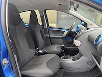 Toyota aygo 1.0-12v dynamic blue 5-deurs | 34-ksv-7 - afbeelding 11 van  22