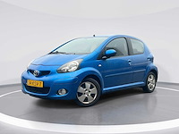 Toyota aygo 1.0-12v dynamic blue 5-deurs | 34-ksv-7 - afbeelding 1 van  22