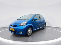 Toyota aygo 1.0-12v dynamic blue 5-deurs | 34-ksv-7 - afbeelding 18 van  22