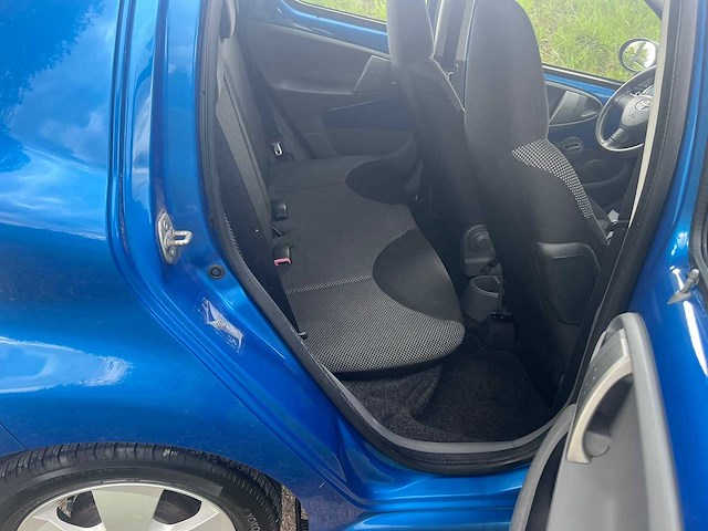 Toyota aygo 1.0-12v dynamic blue , 95-jbf-6 - afbeelding 8 van  14