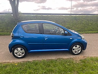 Toyota aygo 1.0-12v dynamic blue , 95-jbf-6 - afbeelding 13 van  14