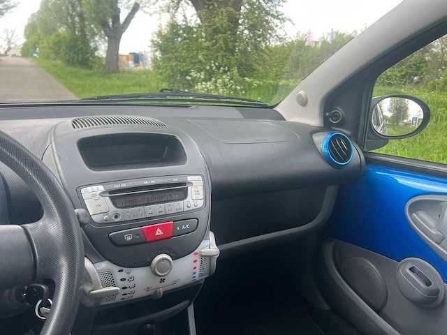Toyota aygo 1.0-12v dynamic blue , 95-jbf-6 - afbeelding 5 van  18