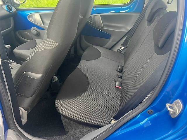 Toyota aygo 1.0-12v dynamic blue , 95-jbf-6 - afbeelding 7 van  18