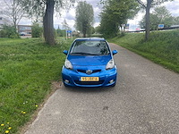 Toyota aygo 1.0-12v dynamic blue , 95-jbf-6 - afbeelding 10 van  18