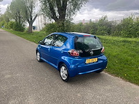 Toyota aygo 1.0-12v dynamic blue , 95-jbf-6 - afbeelding 13 van  18
