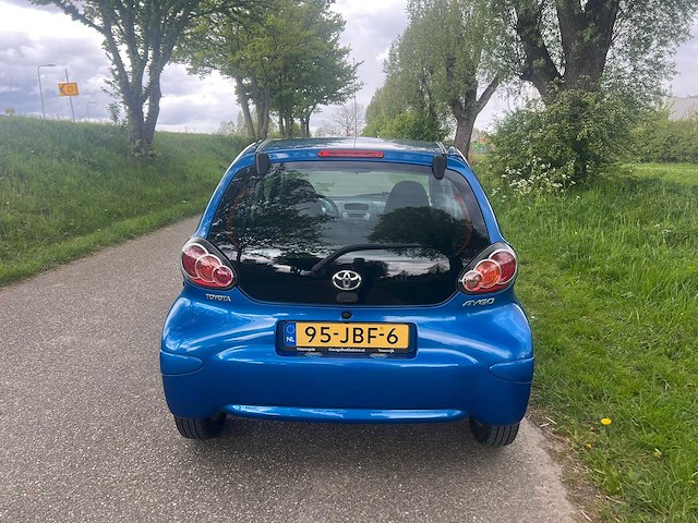 Toyota aygo 1.0-12v dynamic blue , 95-jbf-6 - afbeelding 14 van  18