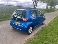 Toyota aygo 1.0-12v dynamic blue , 95-jbf-6 - afbeelding 16 van  18