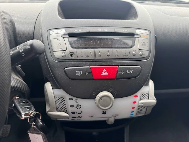 Toyota aygo 1.0 vvt-i comfort, kf-251-z - afbeelding 2 van  12