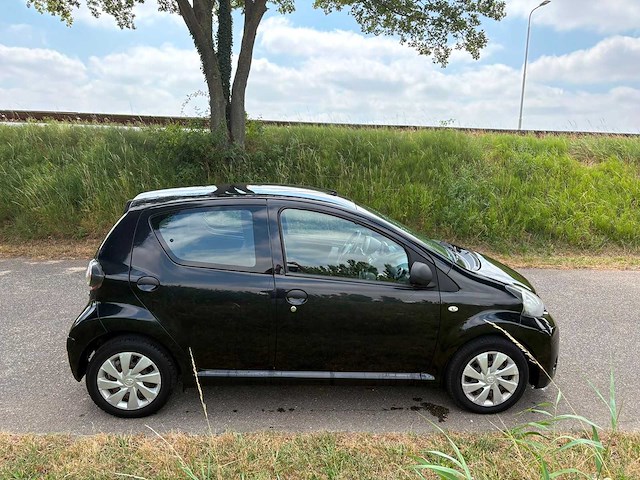 Toyota aygo 1.0 vvt-i now , 7-skp-45 - afbeelding 19 van  20