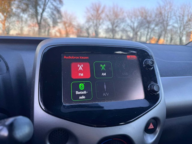 Toyota aygo 1.0 vvt i x play automaat ; hk-971-f - afbeelding 2 van  15