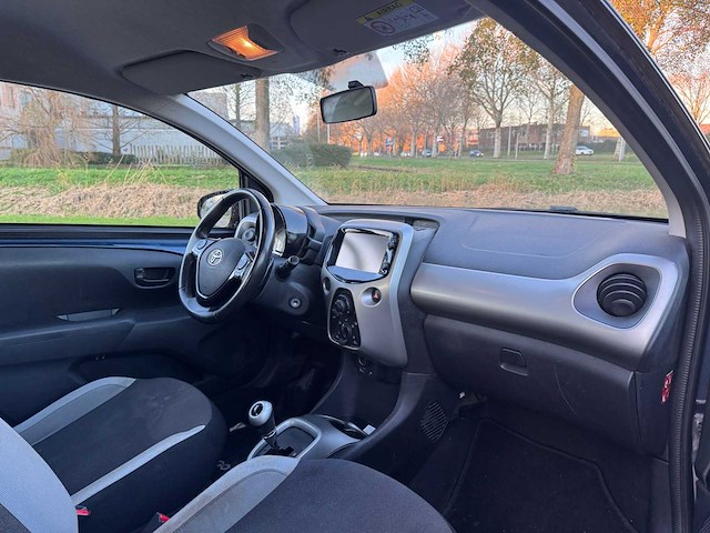 Toyota aygo 1.0 vvt i x play automaat ; hk-971-f - afbeelding 13 van  15