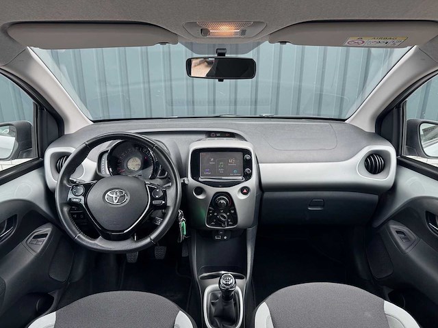 Toyota aygo 1.0 vvt-i x-play | jk-274-v i - afbeelding 11 van  13
