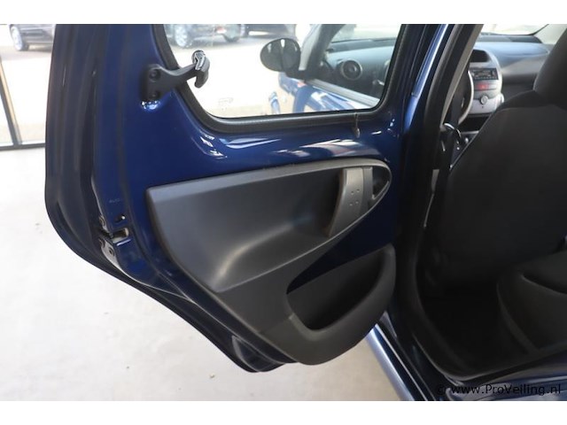 Toyota aygo| benzine | kenteken: rx-652-f - afbeelding 11 van  26