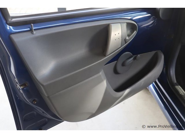 Toyota aygo| benzine | kenteken: rx-652-f - afbeelding 13 van  26