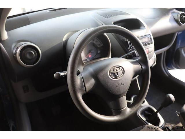 Toyota aygo| benzine | kenteken: rx-652-f - afbeelding 15 van  26