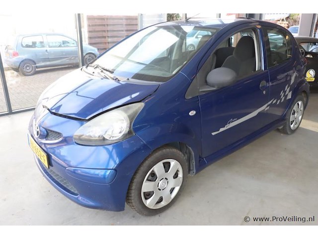 Toyota aygo| benzine | kenteken: rx-652-f - afbeelding 20 van  26