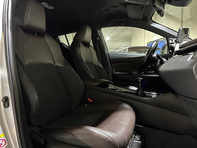 Toyota c-hr 1.2 first edition 116pk 2017, nb-105-x - afbeelding 37 van  44
