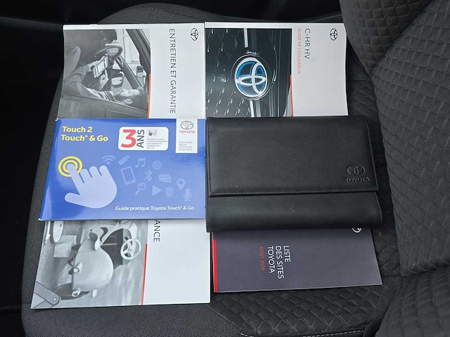 Toyota c-hr 1.8 hybrid dynamic 2021 | z-948-kr - afbeelding 20 van  28