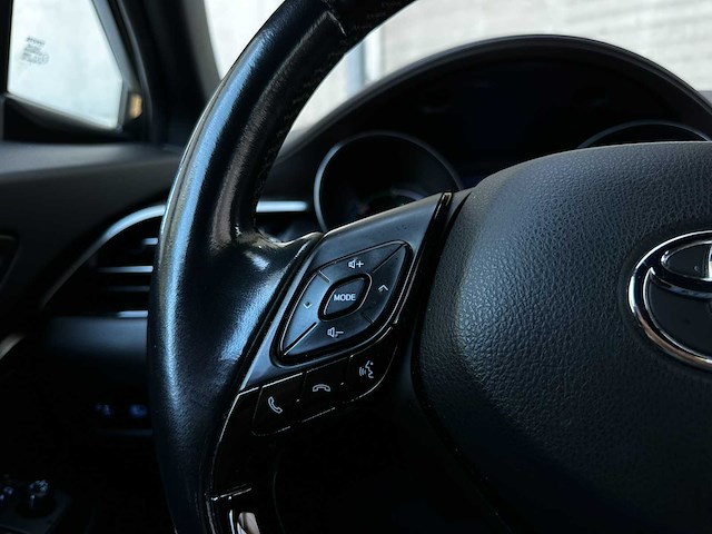 Toyota c-hr 1.8 hybrid executive 122pk 2017 (origineel-nl), rf-509-l - afbeelding 15 van  55