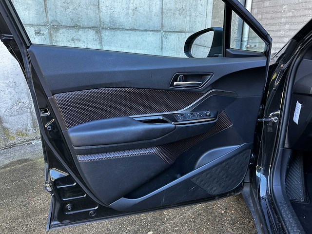 Toyota c-hr 1.8 hybrid executive 122pk 2017 (origineel-nl), rf-509-l - afbeelding 25 van  55